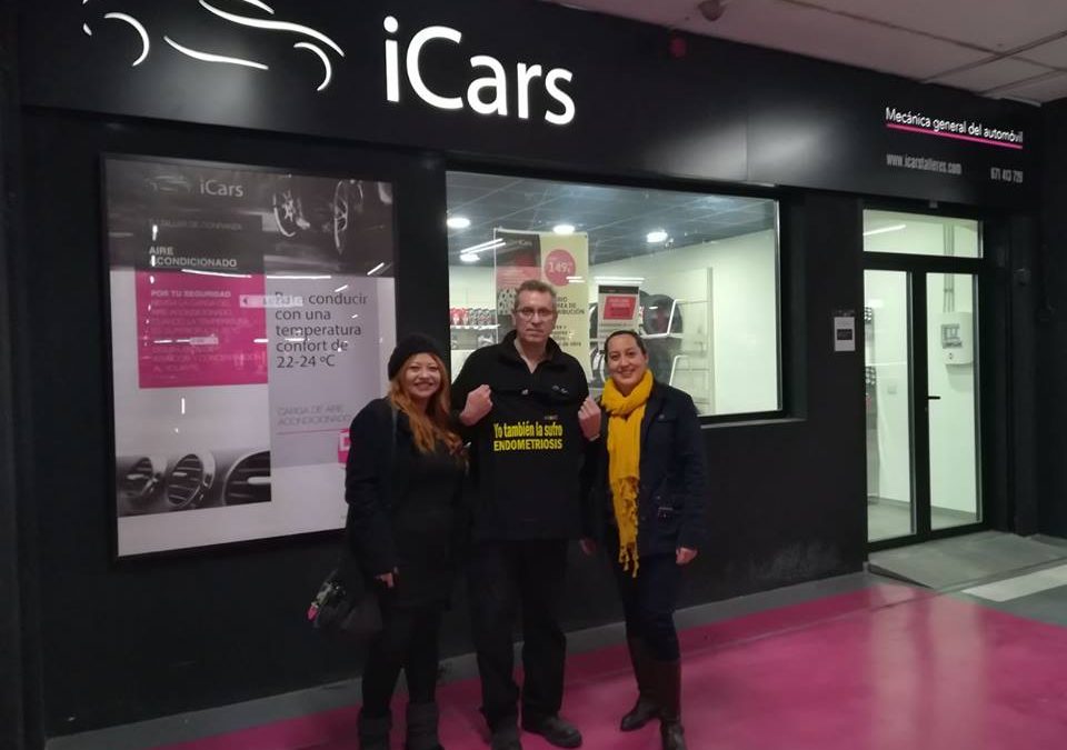 iCars entrega su donativo a la ADAEC con motivo del Día de la Mujer